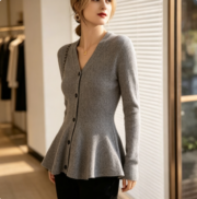Design-conscious fish-tail patterned knitted sweater for women, slimming waist design