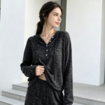 Spring and summer loungy, loose-fitting, slimming, sun-protective top for women